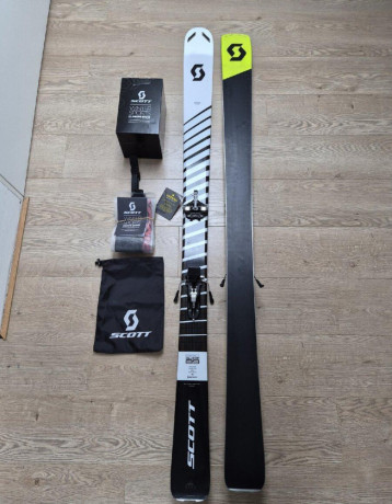 skialpovy-set-scott-lyze-viazanie-pasy-big-4