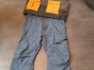 snowboard-bunda-oakley-a-nohavice-horsefeathers