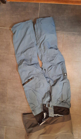 snowboard-bunda-oakley-a-nohavice-horsefeathers-big-4
