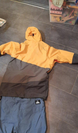 snowboard-bunda-oakley-a-nohavice-horsefeathers-big-1