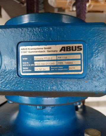 zeriav-abus-stlpovy-otocny-2000kg-big-1
