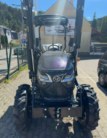 traktor-tauros-lx504-4x4-big-0