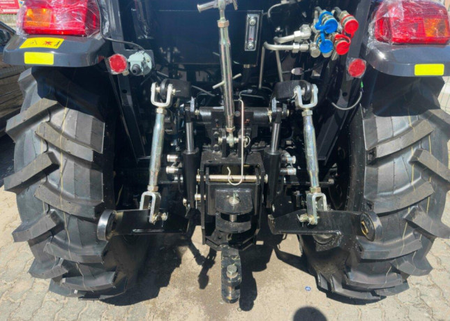 traktor-tauros-lx504-4x4-big-3