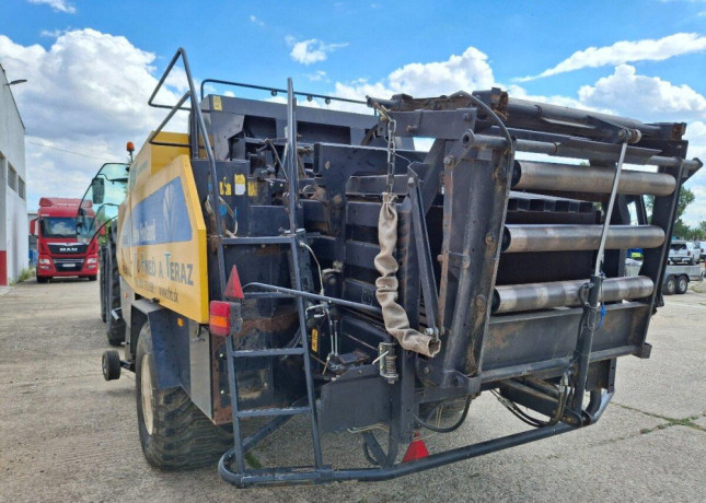 lis-na-hranate-baliky-new-holland-bb960a-big-1