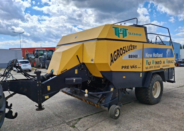 lis-na-hranate-baliky-new-holland-bb960a-big-3