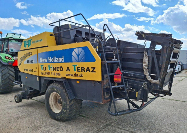 lis-na-hranate-baliky-new-holland-bb960a-big-2