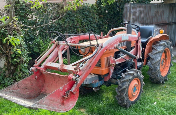 kubota-s-celnym-nakladacom-big-0
