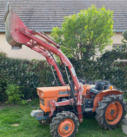 kubota-s-celnym-nakladacom-big-1