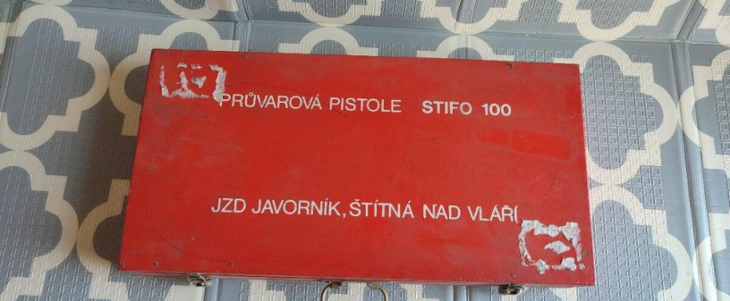 prievarova-pistol-stifo-100-v-drevenom-kufriku-retro-css-big-1