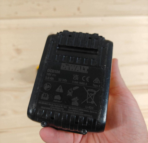 originalne-baterie-dewalt-xr-18v-5ah-a-12v-2ah-big-4
