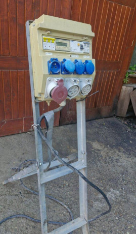 stavebny-rozvadzac-antonicek-s-elektromerom-big-0