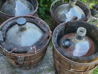 predam-50l-demizony-na-vino