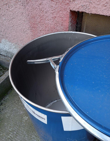 predam-plechove-sudy-200l-big-1