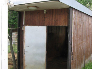 obytna-unimobunka-chliev-kurnik