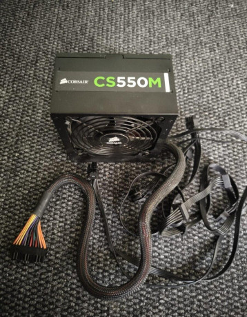 zdroj-corsair-cs550m-big-0