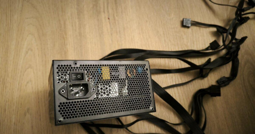 cooler-master-mwe-700w-big-3