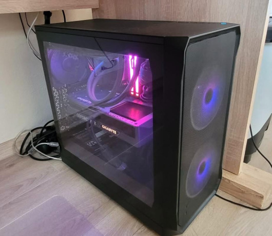 fractal-design-focus-2-rgb-black-tg-clear-tint-big-0