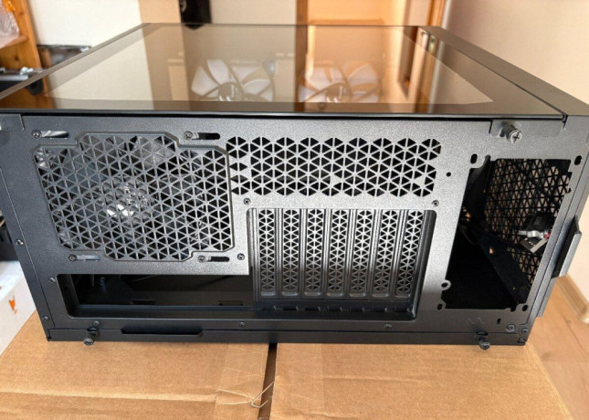 fractal-design-focus-2-rgb-black-tg-clear-tint-big-2