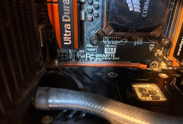 big-tower-corsair-pc-skrina-big-1