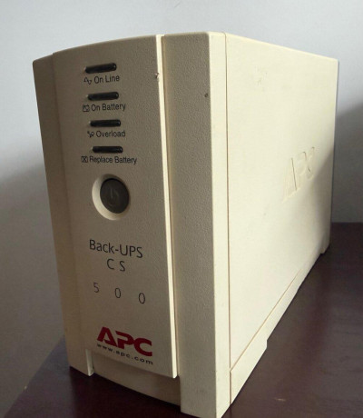 predam-zalozny-zdroj-ups-apc-back-ups-bk500ei-500va-300w-big-0