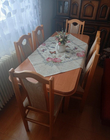 rozkladaci-stol-so-siestimi-stolickami-big-0