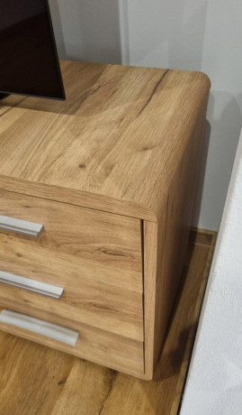 rezervovane-tv-skrinka-dub-wotan-big-1