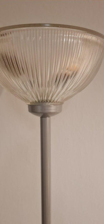 predam-stojacu-lampu-so-sklenenym-tienidlom-big-0