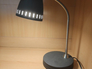 predam-studentsku-stolnu-lampu
