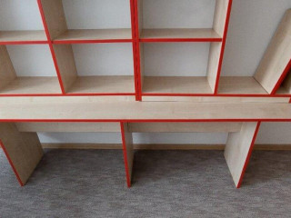 pisaci-stol