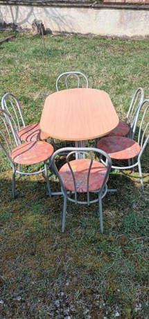 pevny-kovovy-set-6-ks-stolicly-a-dreveny-stol-len-30-euro-big-0