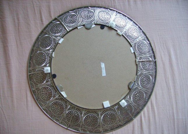 velke-okruhle-strieborne-kovove-zrkadlo-big-3