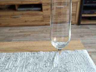 predam-nove-poharky-na-vino