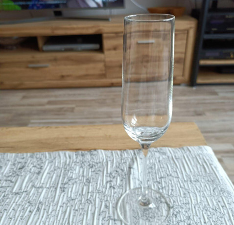 predam-nove-poharky-na-vino-big-0