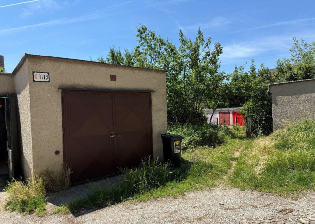 garaz-s-elektrikou-s-montaznou-jamou-tn-big-0