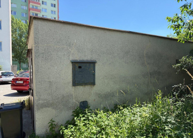 garaz-s-elektrikou-s-montaznou-jamou-tn-big-1