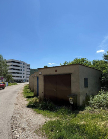 garaz-s-elektrikou-s-montaznou-jamou-tn-big-2