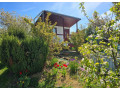 chata-s-upravenou-zahradou-a-sklenikom-small-4