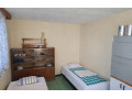 chata-s-upravenou-zahradou-a-sklenikom-small-0