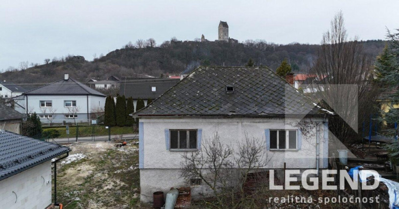 chalupa-podhradie-jedinecna-lokalita-pri-hrade-pozemok-671-big-2