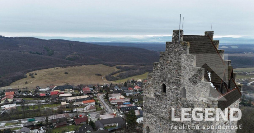 chalupa-podhradie-jedinecna-lokalita-pri-hrade-pozemok-671-big-1