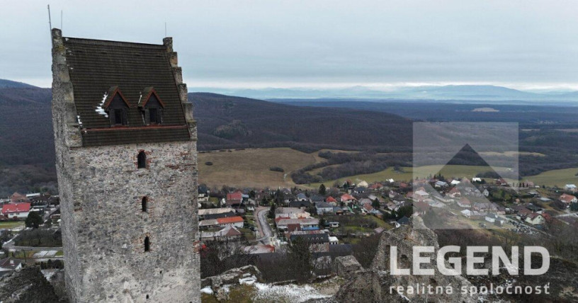 chalupa-podhradie-jedinecna-lokalita-pri-hrade-pozemok-671-big-0