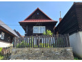 romanticka-drevenica-s-garazou-upravenym-pozemkom-a-teras-small-1