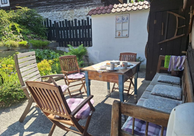 romanticka-drevenica-s-garazou-upravenym-pozemkom-a-teras-big-4
