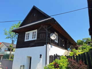 tradicna-drevenica-pripravena-pre-chaluparov-na-pozemku-s