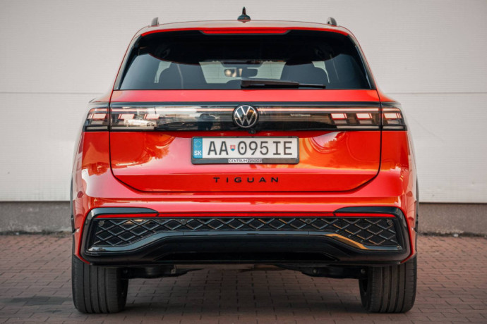 volkswagen-tiguan-5-rocna-fabricka-zaruka-20-tdi-r-line-4motion-dsg-big-3