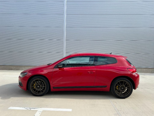 volkswagen-scirocco-20-tsi-dsg-147kw-po-servise-stk-do-2028-big-0