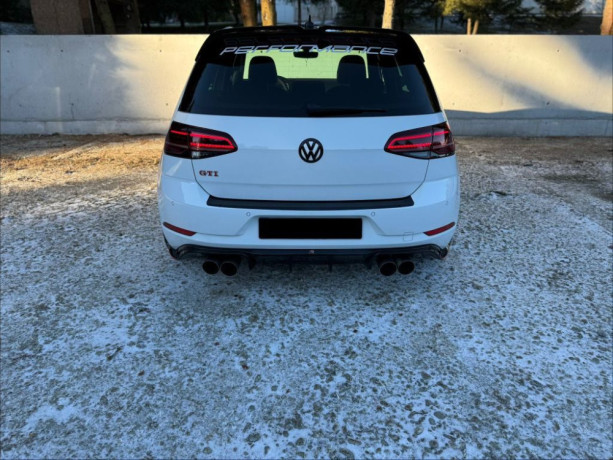 volkswagen-golf-75-gti-performance-2020-subwoofer-stage-1-big-3