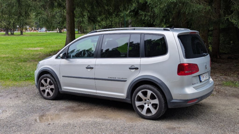 volkswagen-touran-20-tdi-177k-cross-dsg-130kw177hp-a6-big-0