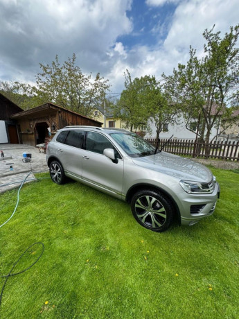 volkswagen-touareg-30-tdi-4motion-r-line-big-0