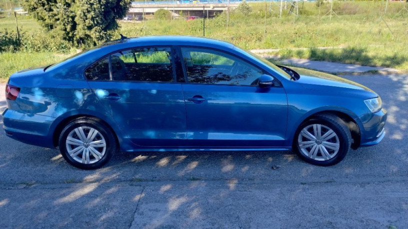 volkswagen-jetta-12-tsi-77kw105hp-m6-top-stav-a-doplnky-big-3
